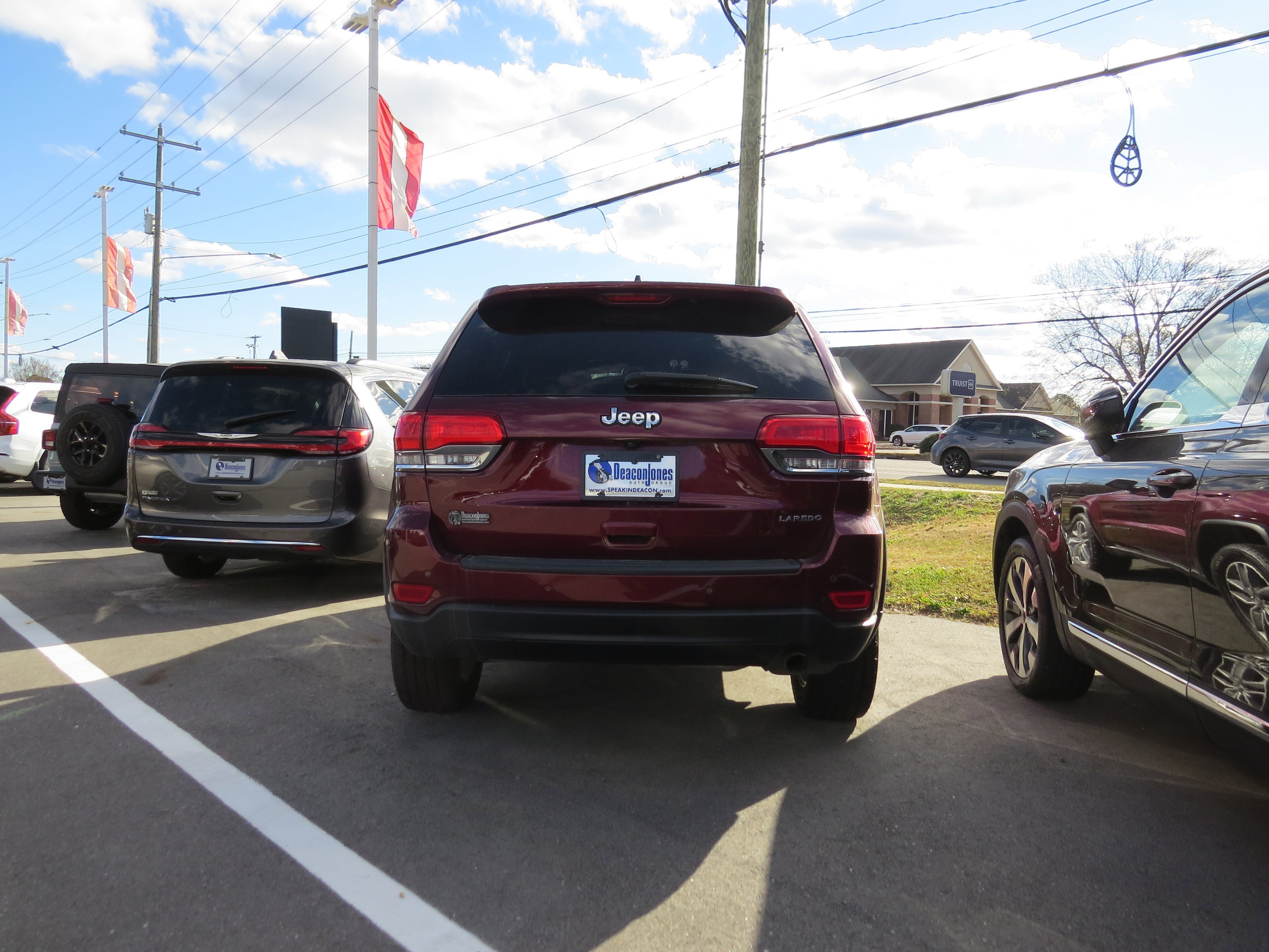 Used 2018 Jeep Grand Cherokee Laredo image 3
