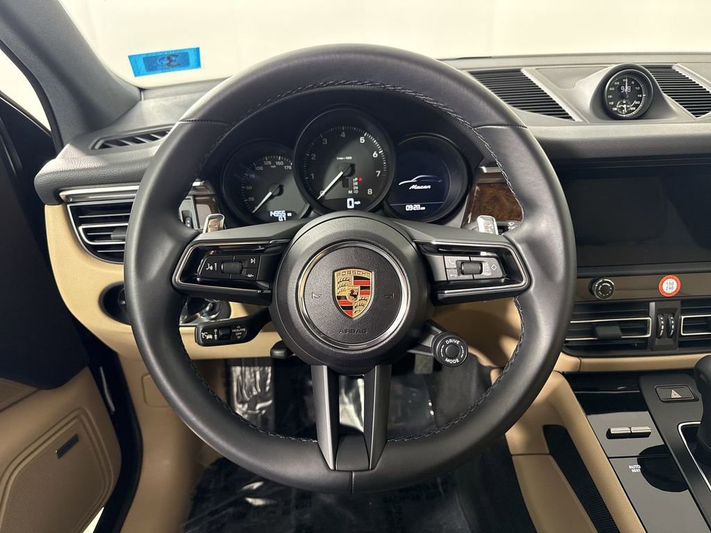 Certified 2024 Porsche Macan image 36