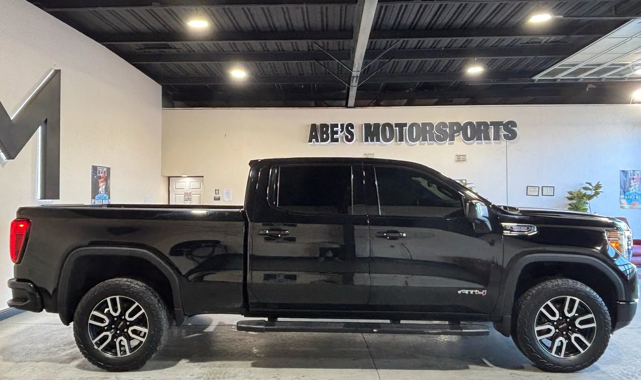Used 2020 GMC Sierra 1500 AT4 w/ AT4 Premium Package image 4