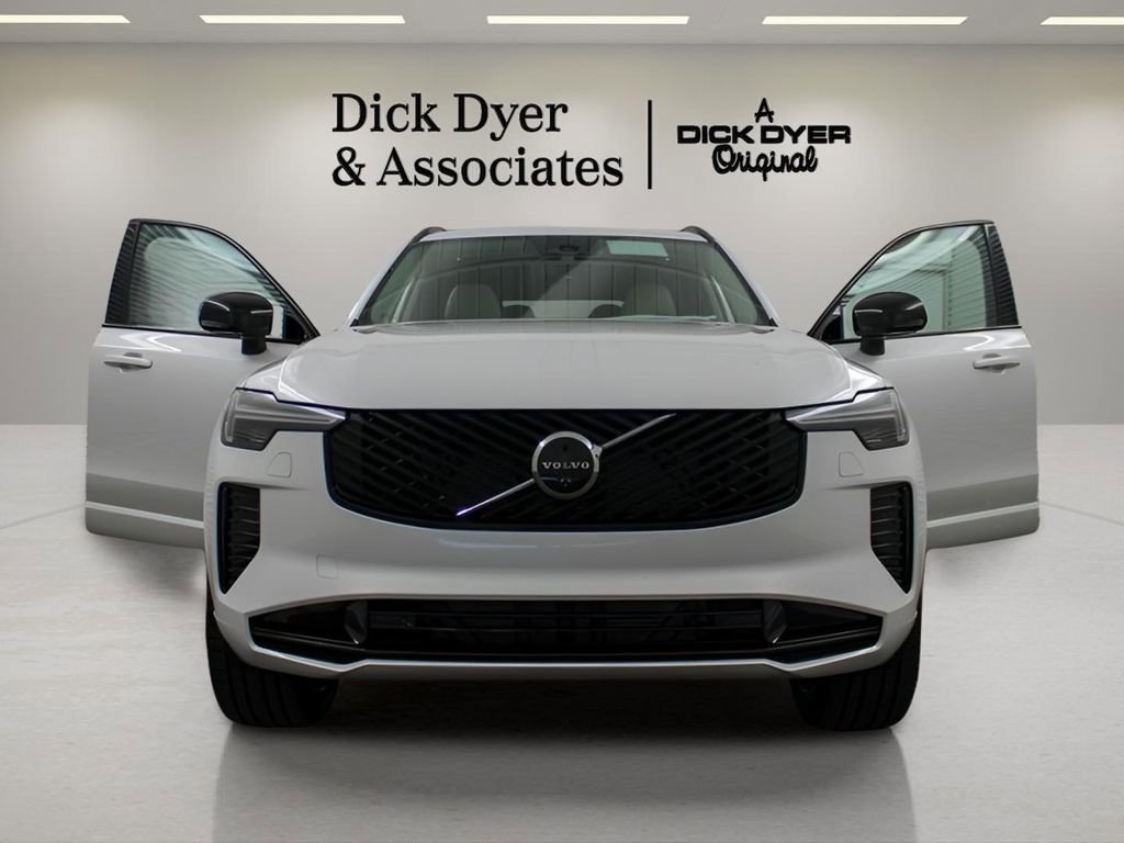 New 2026 Volvo XC90 B6 Ultra w/ Protection Package Premier image 8