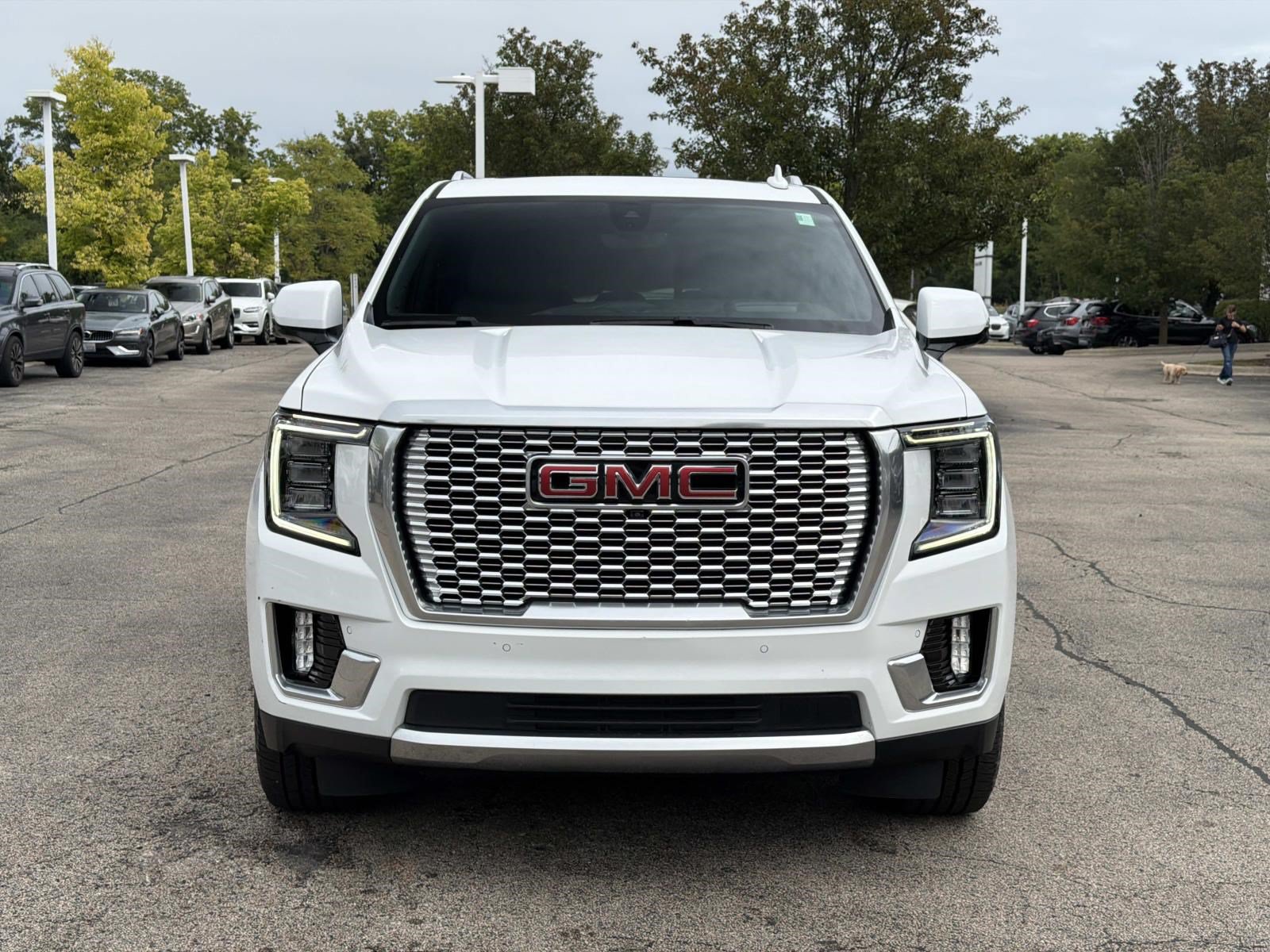 Used 2022 GMC Yukon Denali w/ Denali Premium Package AWD/4WD image 2