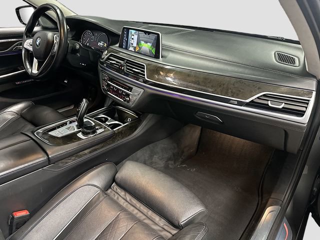 Used 2016 BMW 750i xDrive image 31