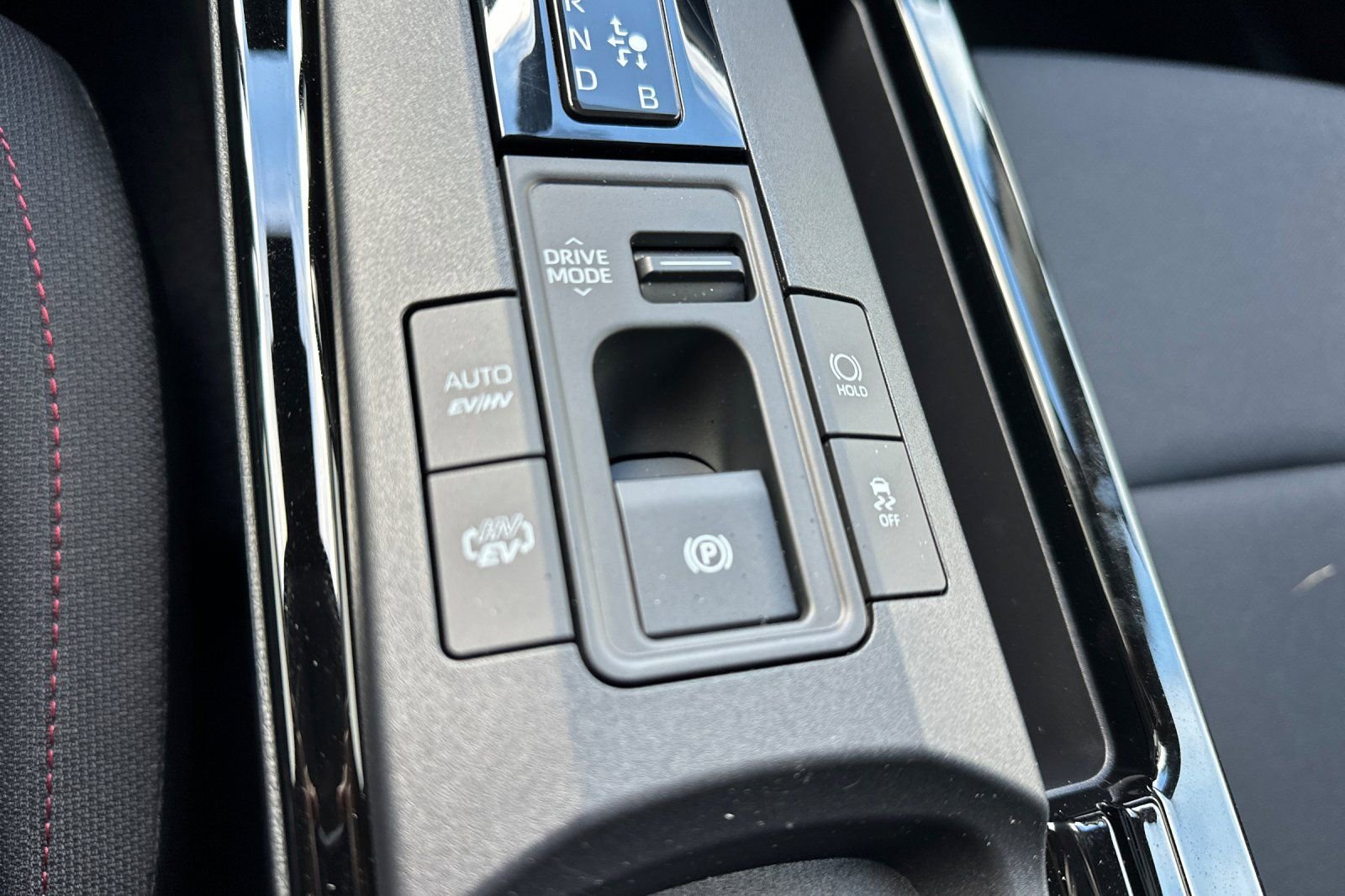 Used 2026 Toyota Prius Plug-In Hybrid image 32