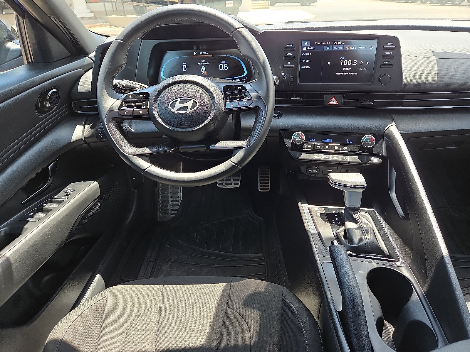 Used 2025 Hyundai Elantra Sport FWD image 8