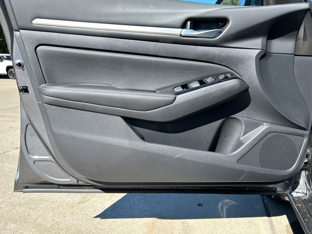 New 2025 Nissan Altima 2.5 SL image 11