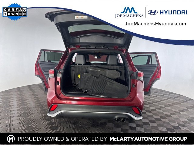 Used 2021 Toyota Highlander XSE image 17