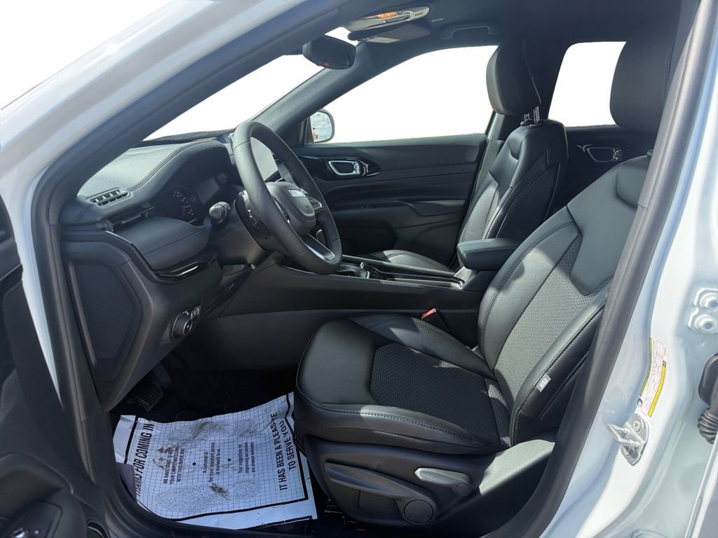 New 2026 Jeep Compass Latitude image 9