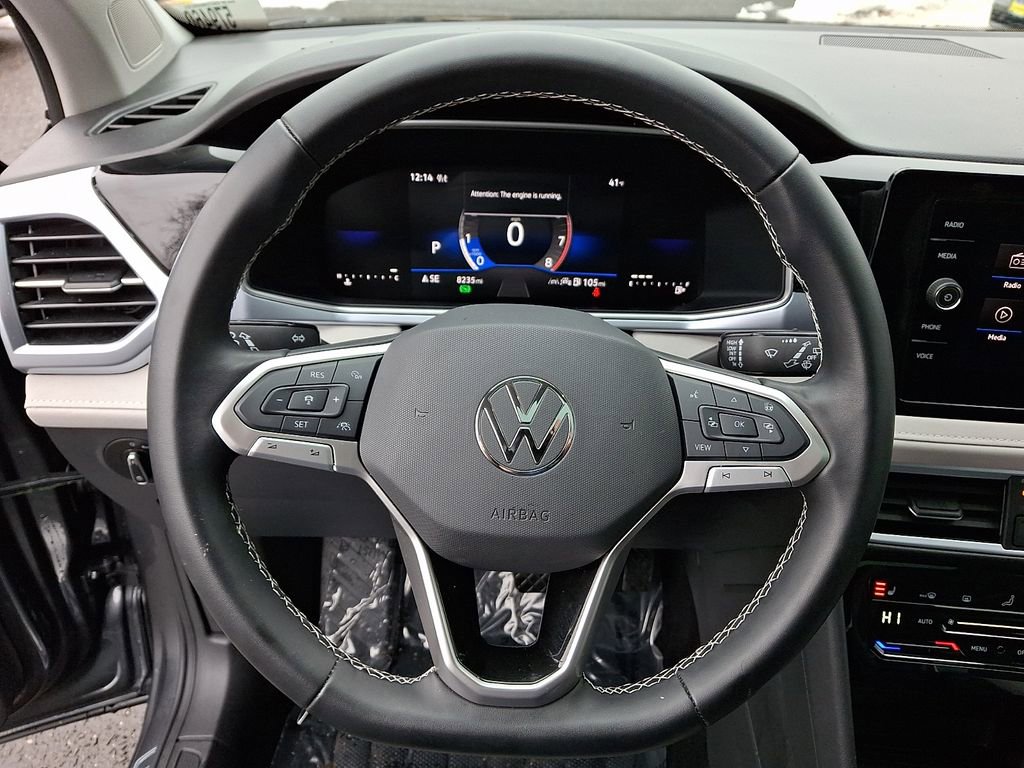 Certified 2025 Volkswagen Taos SE w/ Panoramic Sunroof Package AWD/4WD image 19