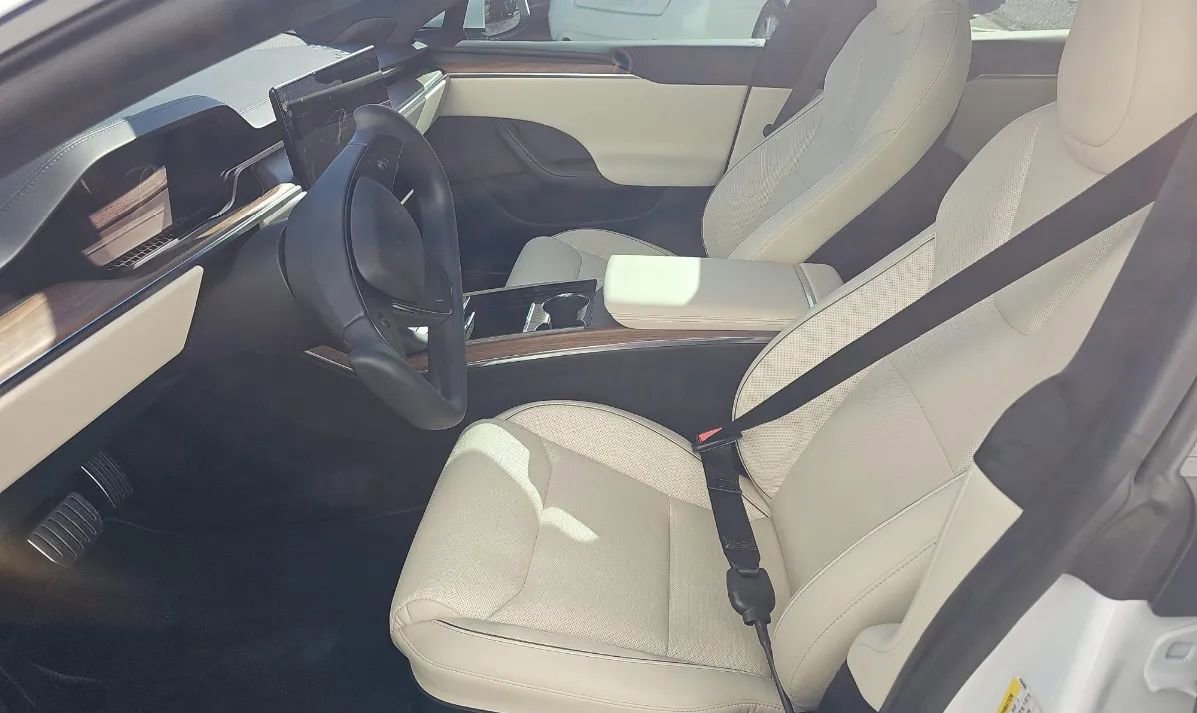 Used 2021 Tesla Model S Plaid image 12