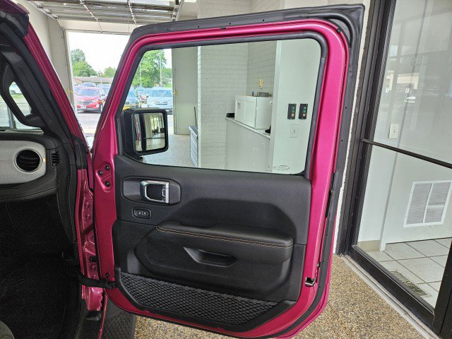 Used 2024 Jeep Wrangler Unlimited Sahara AWD/4WD image 14