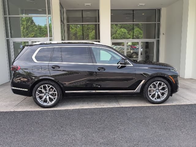 Used 2025 BMW X7 xDrive40i w/ Premium Package AWD/4WD image 2