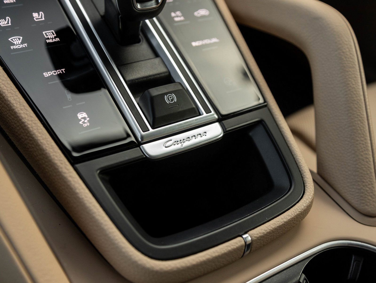 Certified 2023 Porsche Cayenne Platinum Edition AWD/4WD image 28