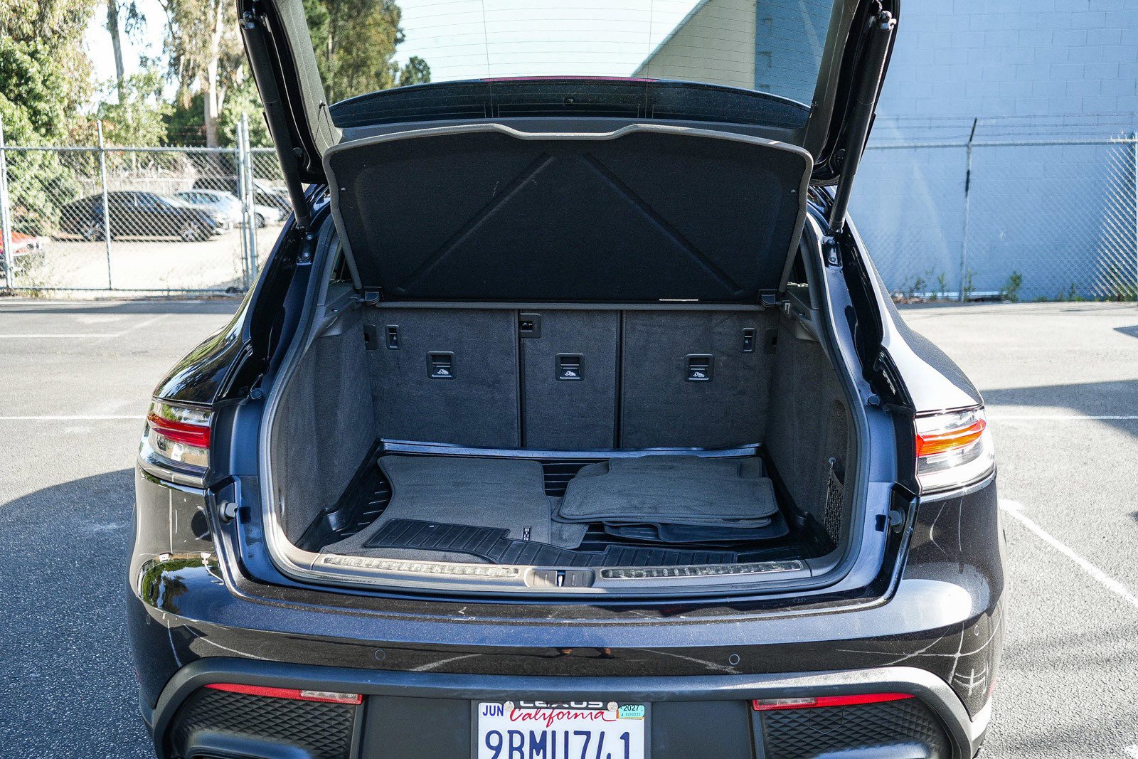Used 2022 Porsche Macan S AWD/4WD image 25