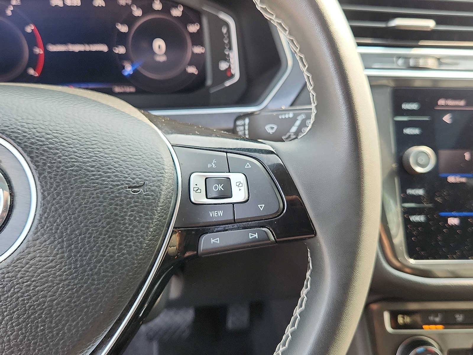 Used 2021 Volkswagen Tiguan SEL AWD/4WD image 21