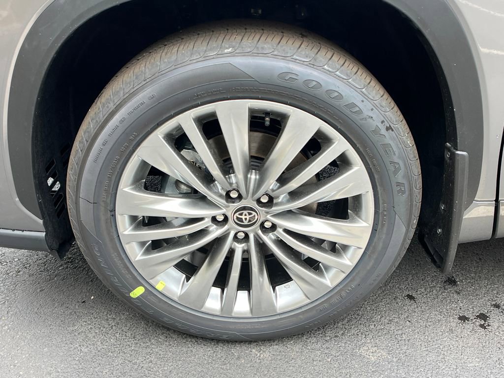 New 2026 Toyota Highlander Platinum image 26