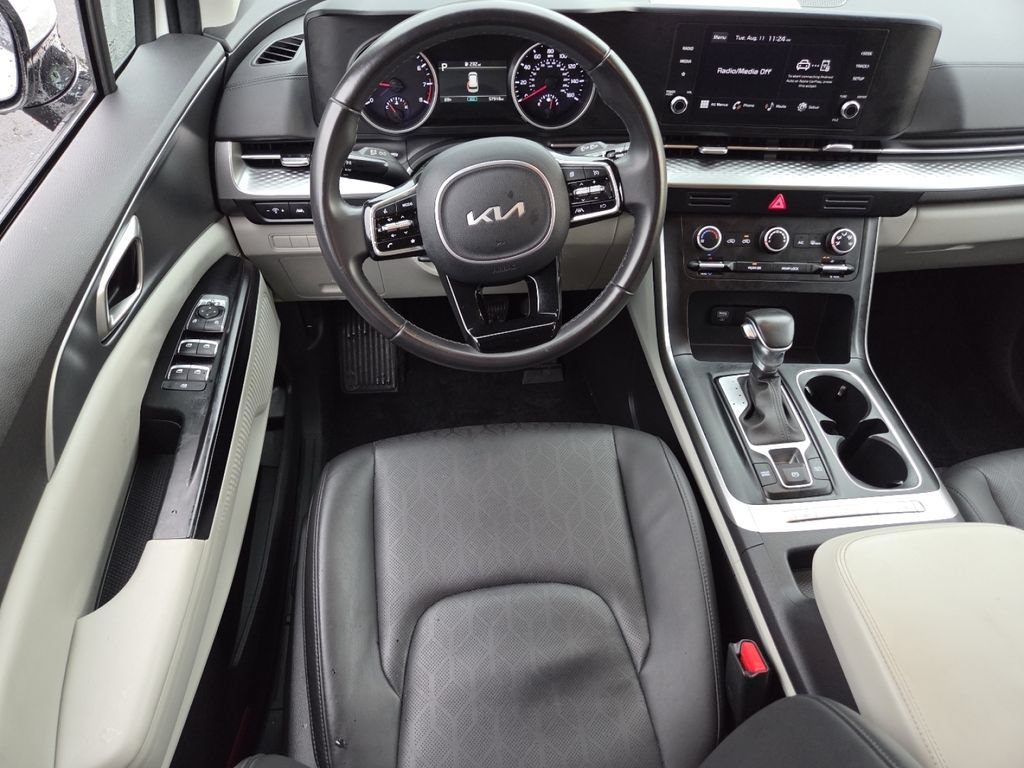 Used 2024 Kia Carnival LX FWD image 28