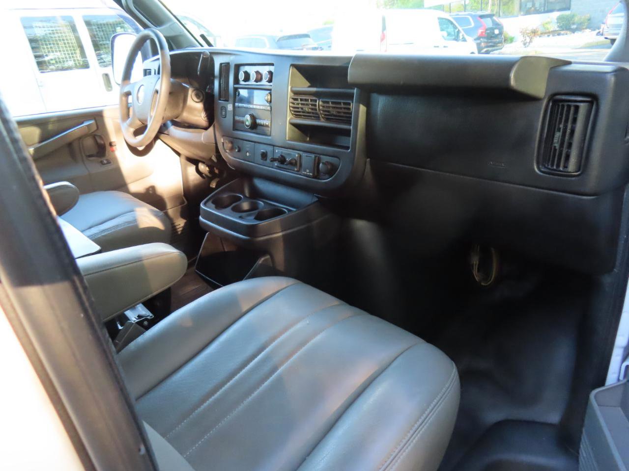 Used 2017 Chevrolet Express 2500 RWD image 13