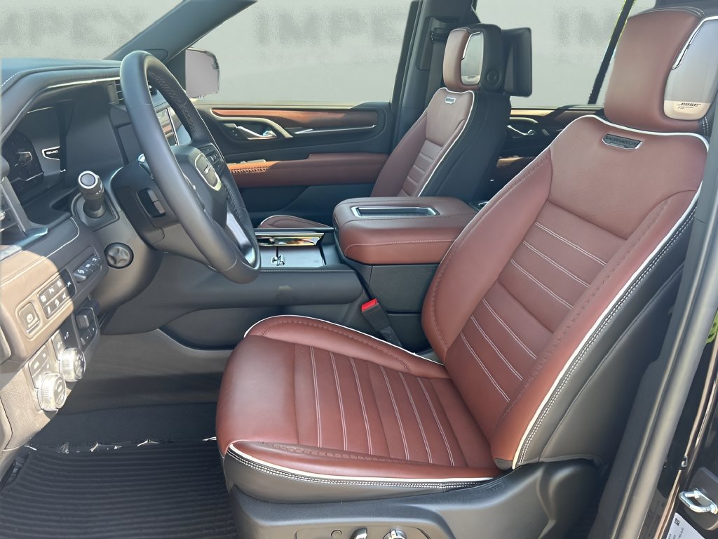 Used 2023 GMC Yukon Denali Ultimate AWD/4WD image 9