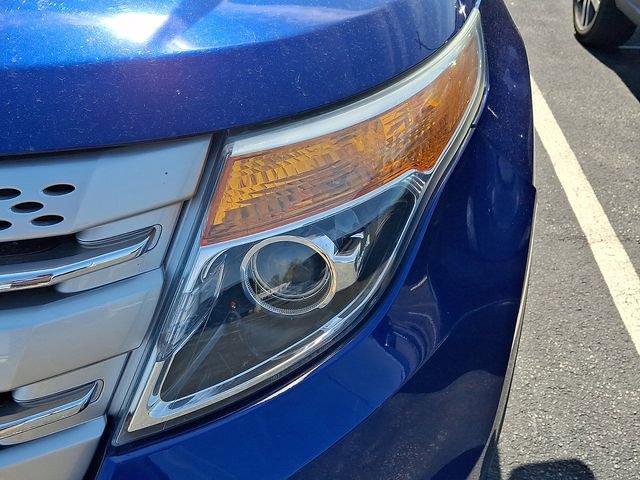 Used 2014 Ford Explorer XLT w/ Equipment Group 202A AWD/4WD image 9
