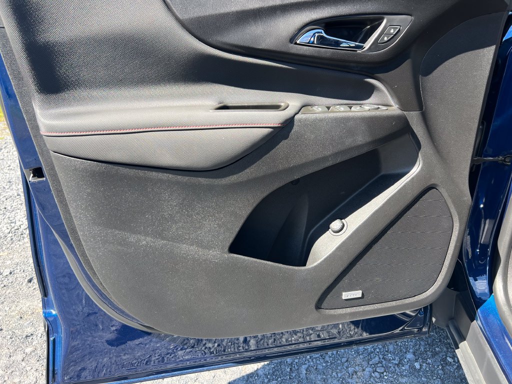 Used 2022 Chevrolet Equinox RS w/ RS Leather Package AWD/4WD image 19