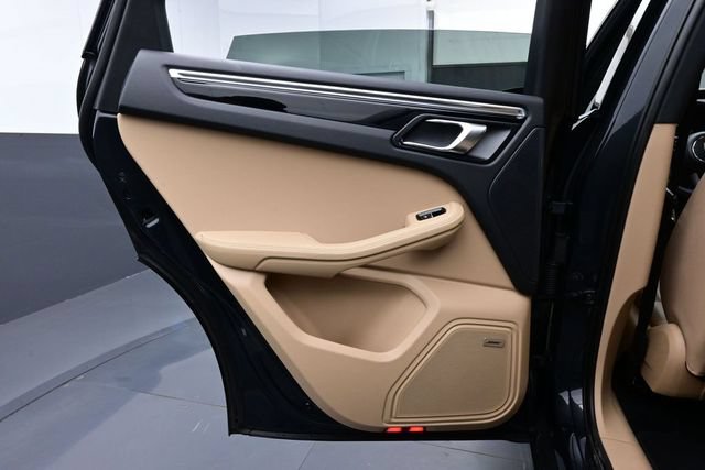 Certified 2025 Porsche Macan AWD/4WD image 13