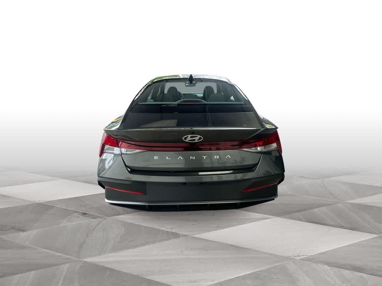 Used 2025 Hyundai Elantra SE FWD image 7