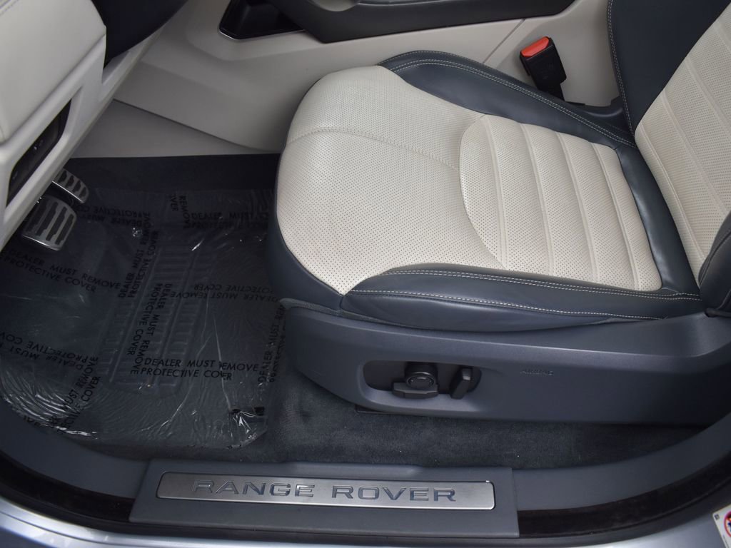 Used 2019 Land Rover Range Rover Evoque HSE Dynamic image 29