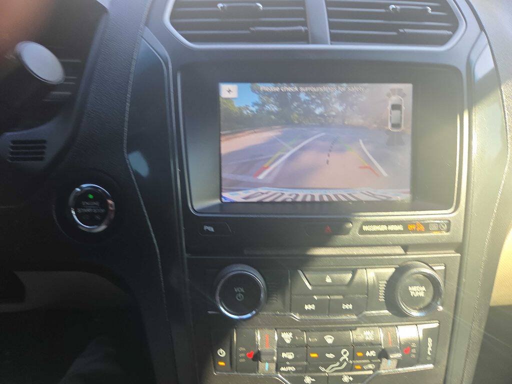 Used 2018 Ford Explorer XLT w/ Equipment Group 202A FWD image 33