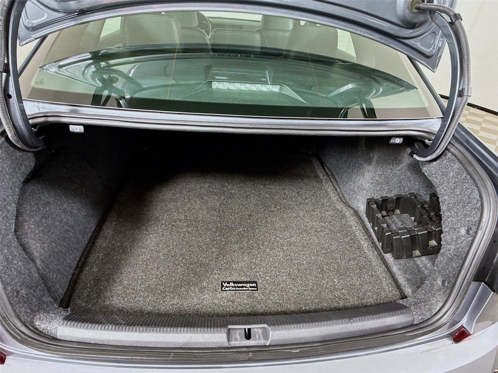 Used 2018 Volkswagen Passat 3.6 image 18