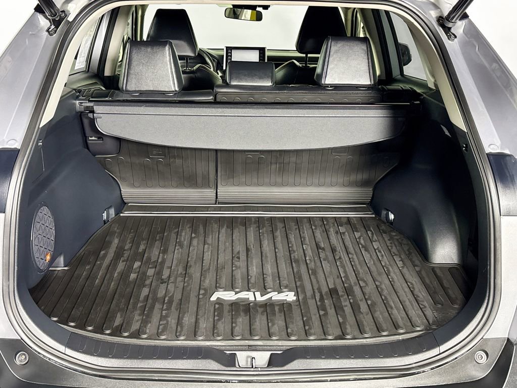 Used 2021 Toyota RAV4 XLE Premium image 21