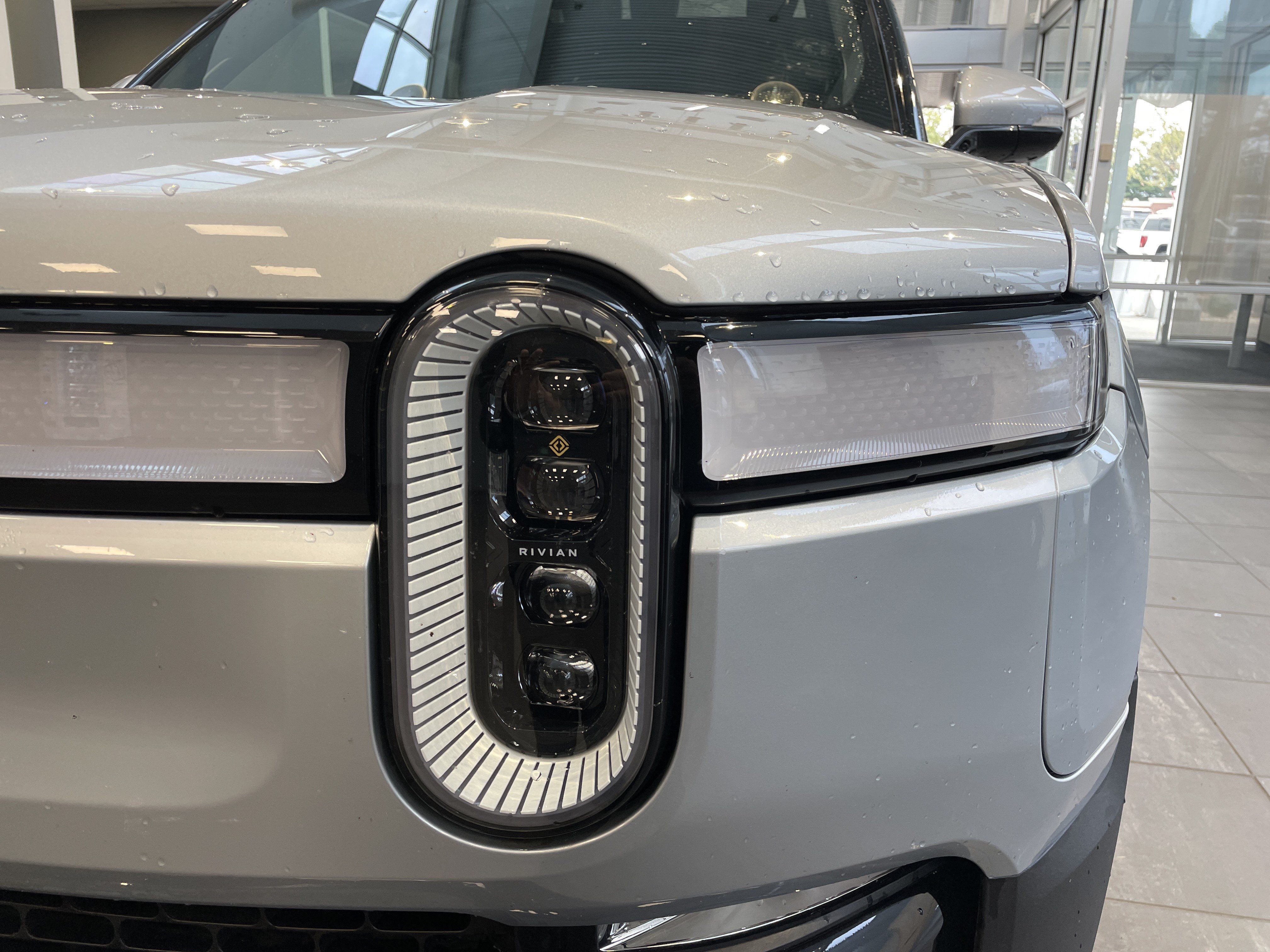 Used 2024 Rivian R1S Adventure Dual AWD/4WD image 5