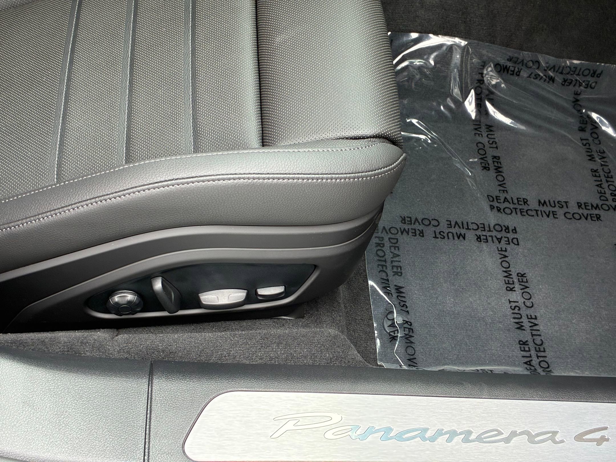 Certified 2025 Porsche Panamera 4 image 13