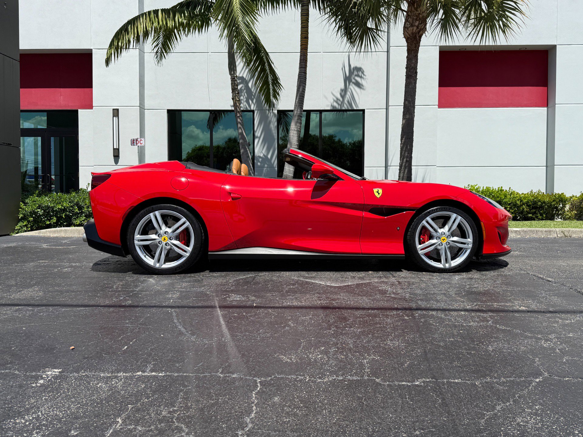 Used 2020 Ferrari Portofino image 3