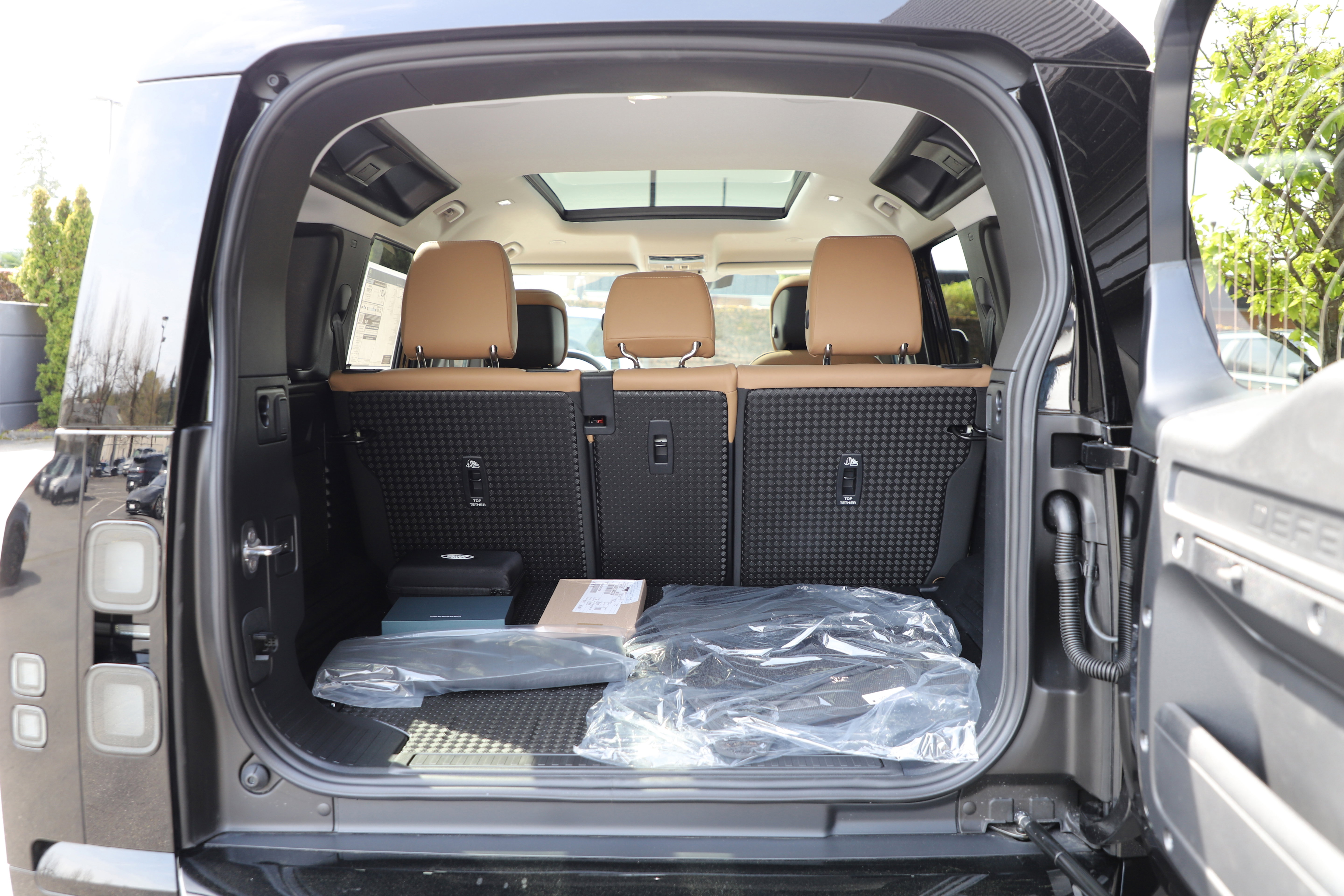 New 2026 Land Rover Defender 110 X-Dynamic SE image 14