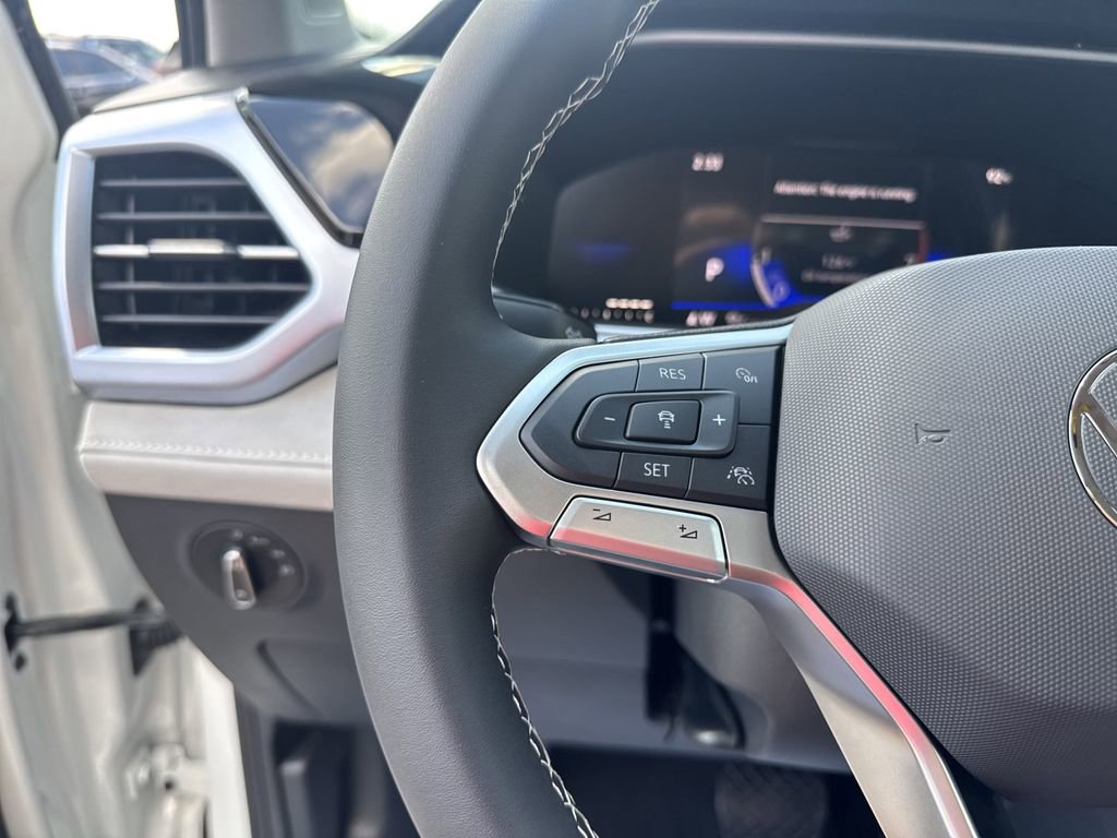 New 2025 Volkswagen Taos SE image 23