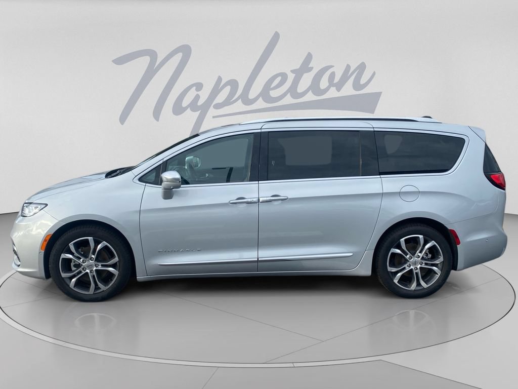 Used 2024 Chrysler Pacifica Pinnacle FWD image 4