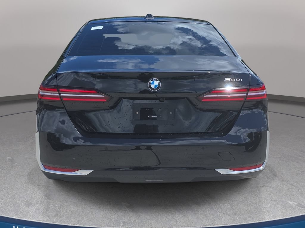 Used 2027 BMW 530i w/ Premium Package RWD image 7