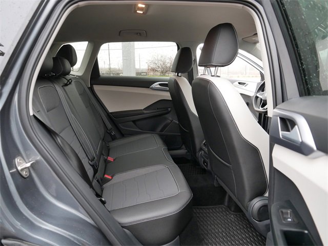 Certified 2025 Volkswagen Taos SE image 19