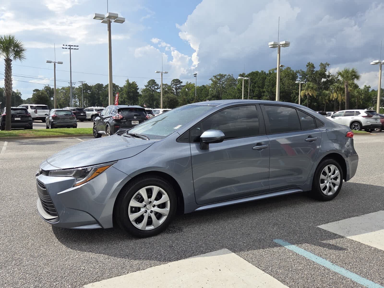 Used 2025 Toyota Corolla LE FWD image 2