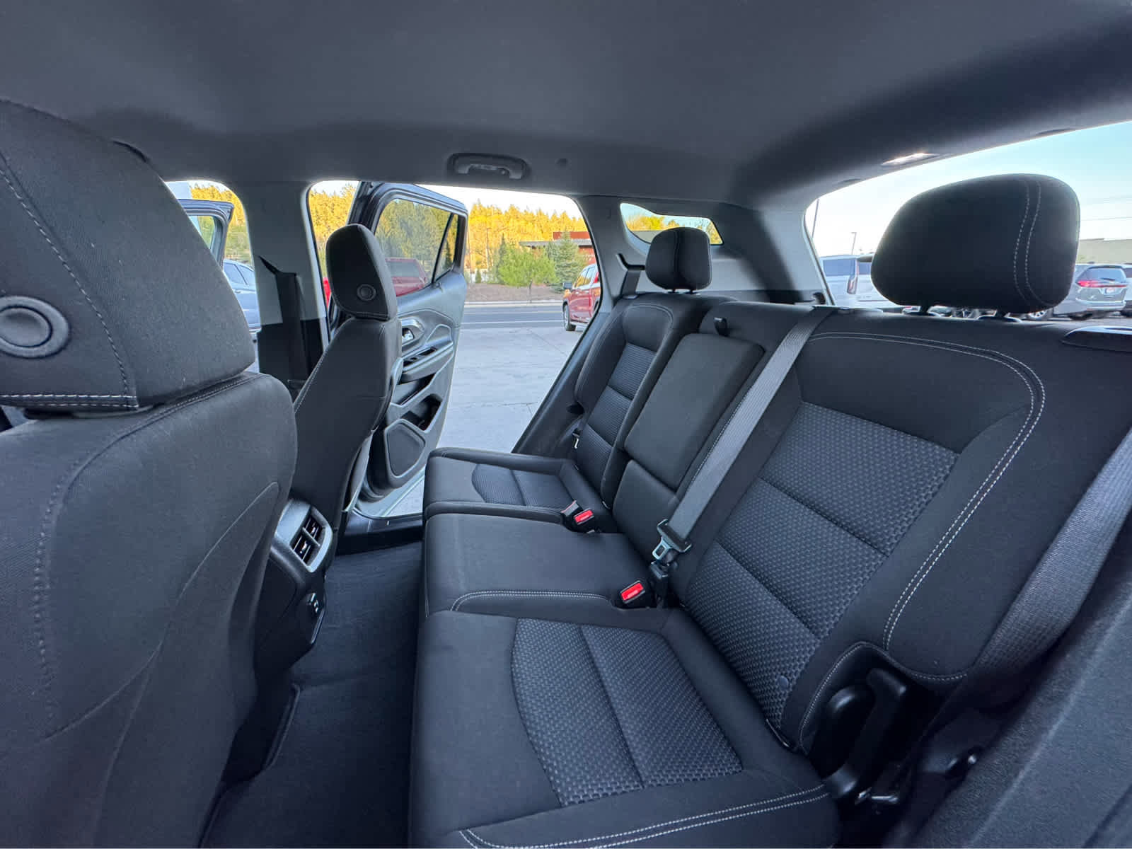 Used 2024 GMC Terrain SLE w/ LPO, Cargo Package image 10