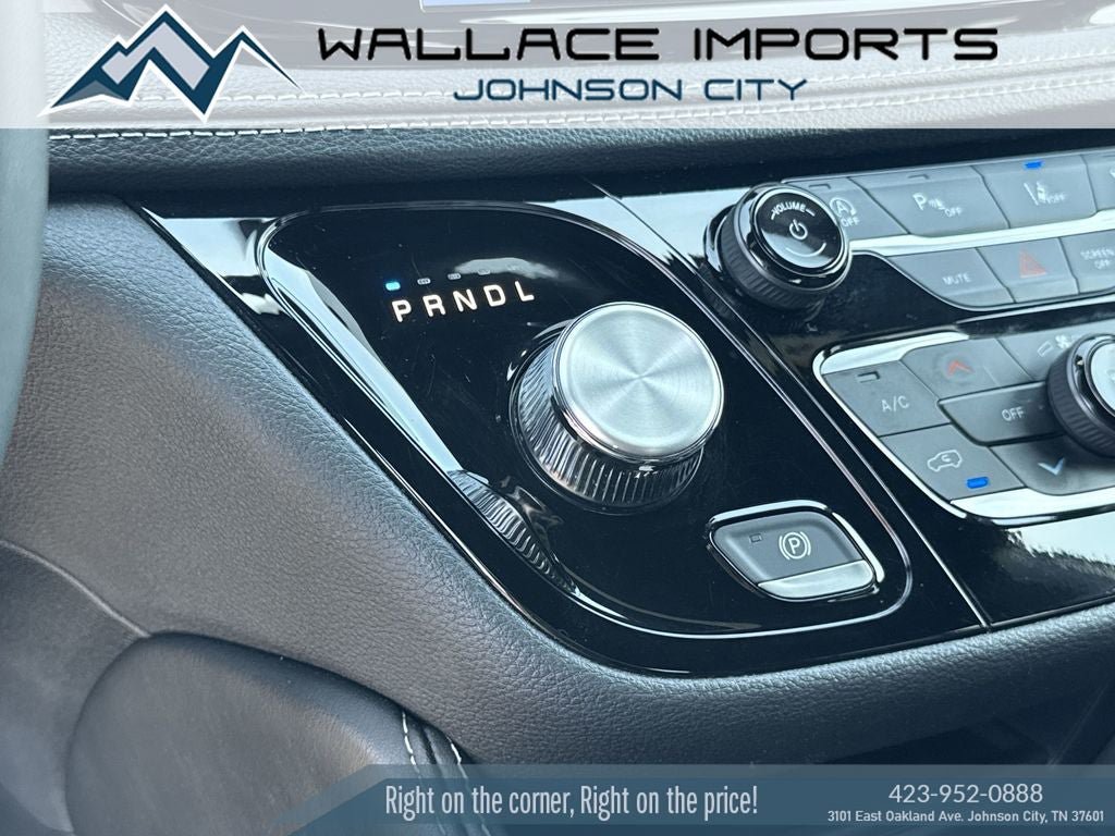 Used 2025 Chrysler Pacifica Limited FWD image 18