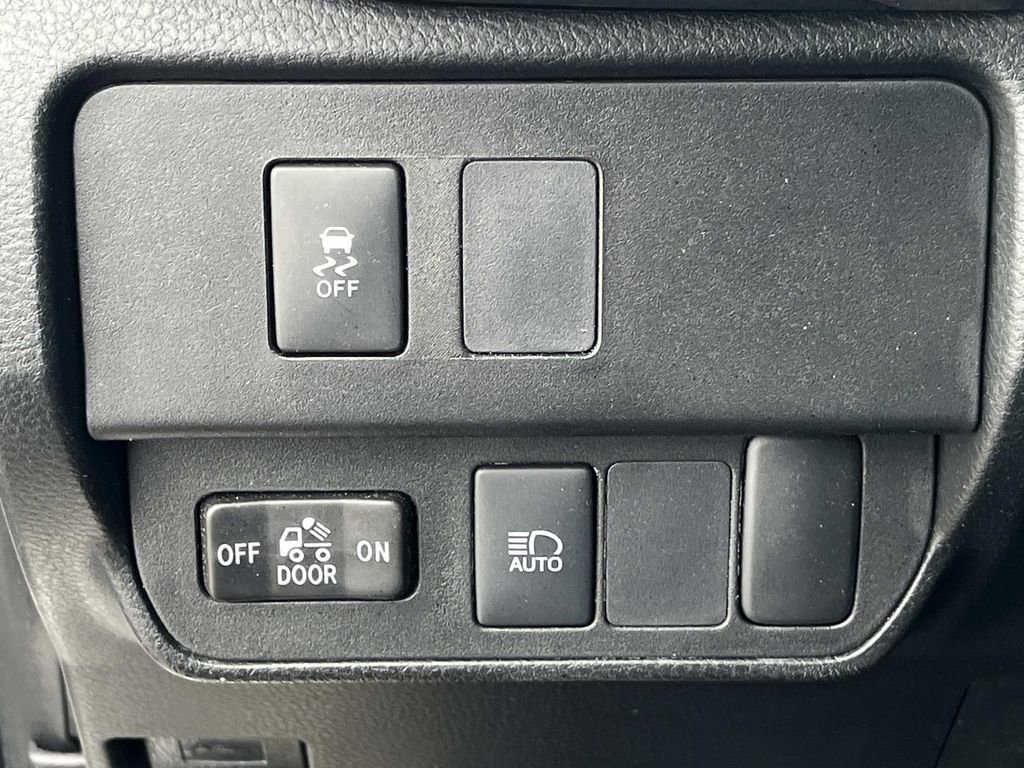 Used 2023 Toyota Tacoma SR5 w/ Technology Package image 25