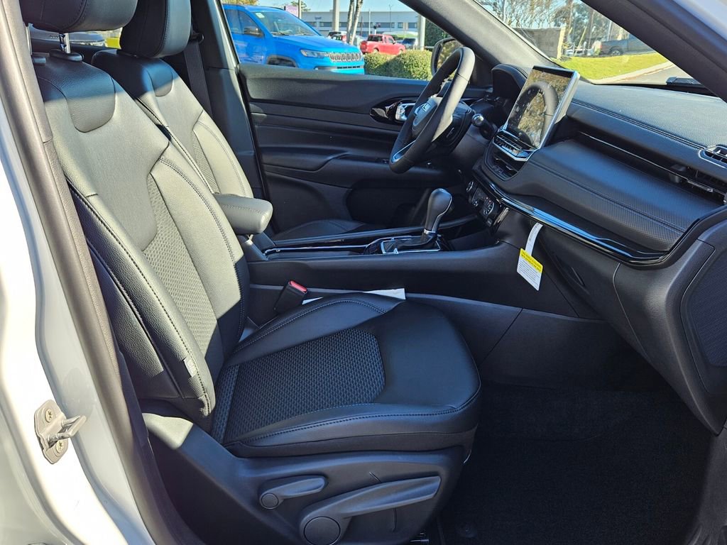 New 2026 Jeep Compass Latitude image 15