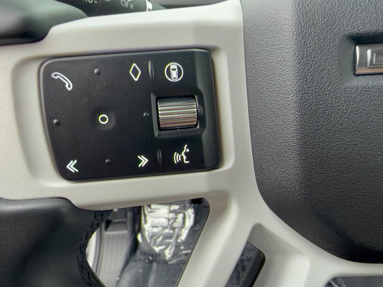 Certified 2026 Land Rover Defender 110 X-Dynamic SE AWD/4WD image 18