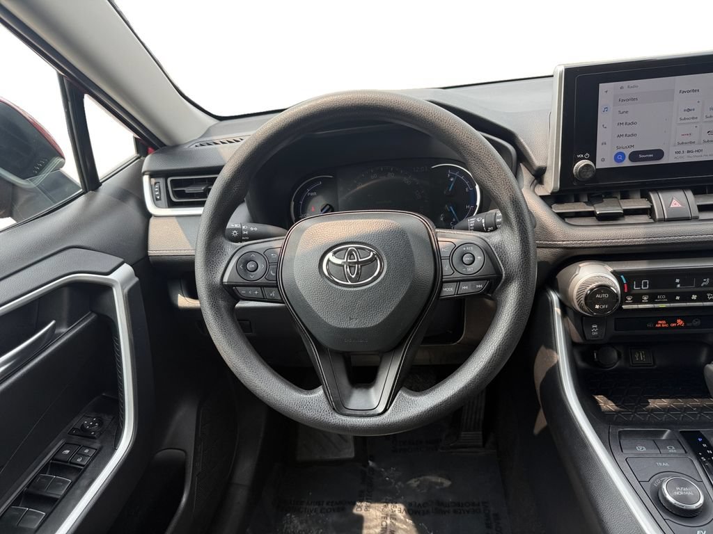 Used 2025 Toyota RAV4 XLE AWD/4WD image 12