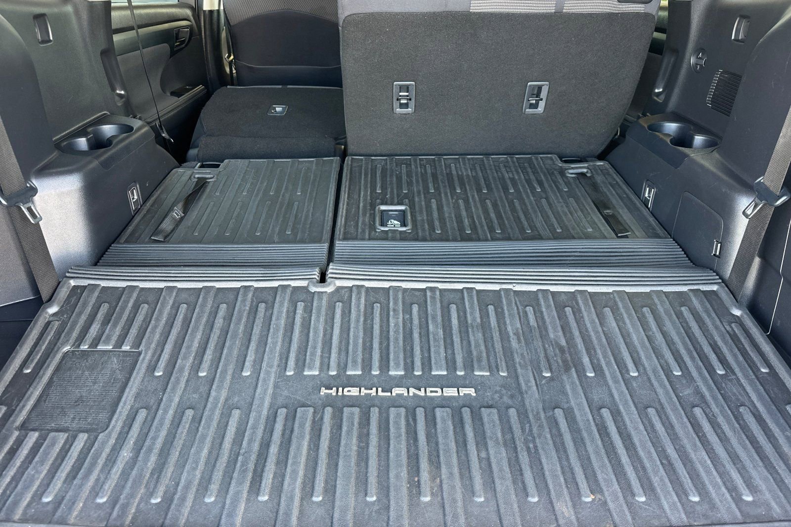 Used 2023 Toyota Highlander LE image 20