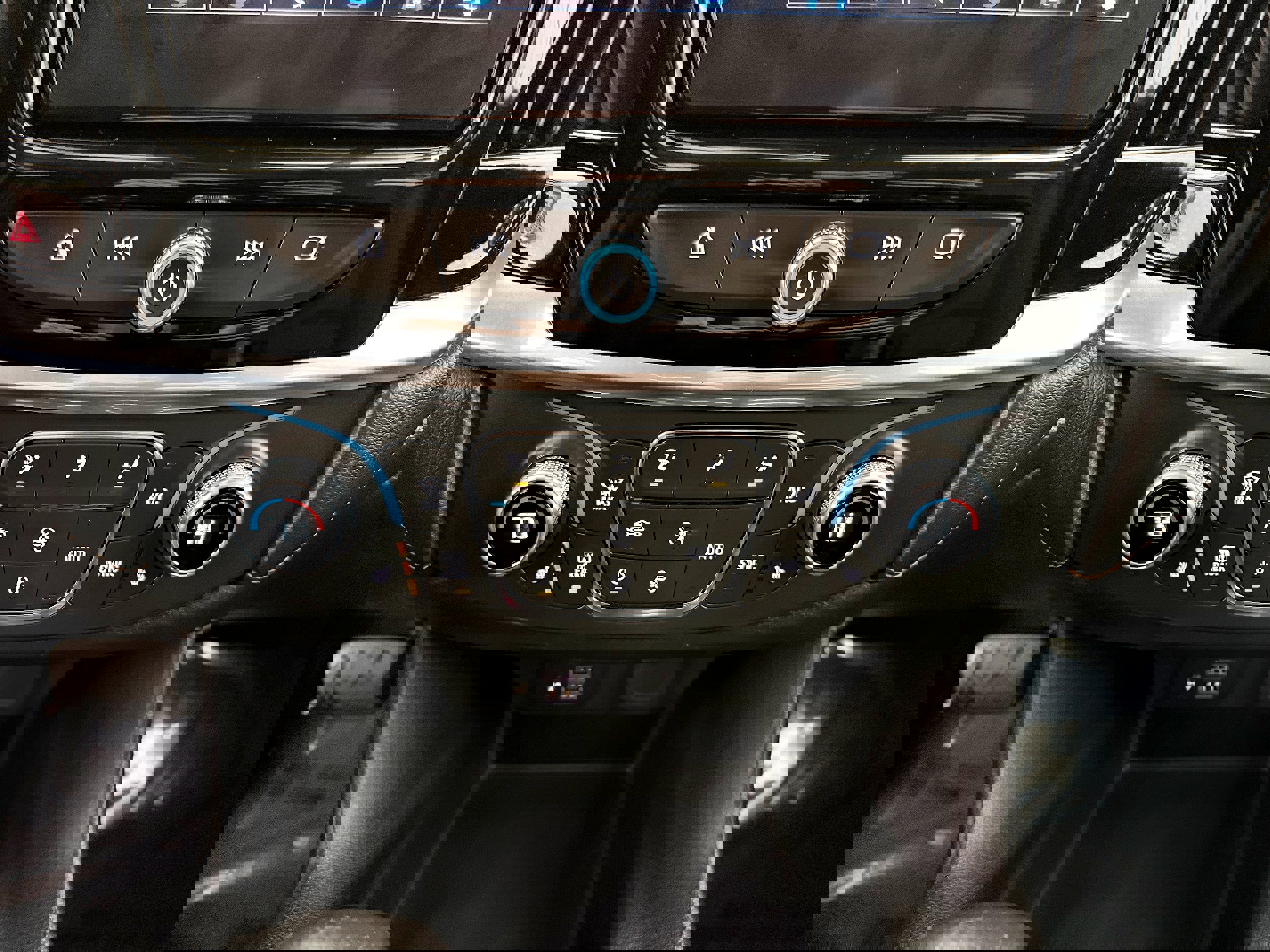 Used 2021 Chevrolet Traverse RS image 19