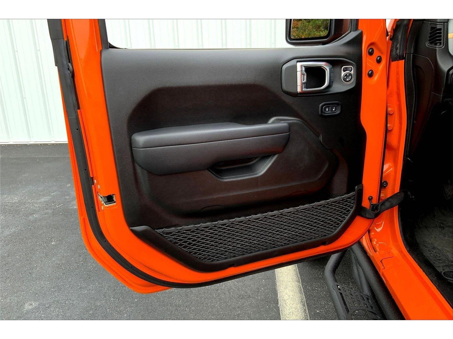 Used 2025 Jeep Wrangler Sport S image 20