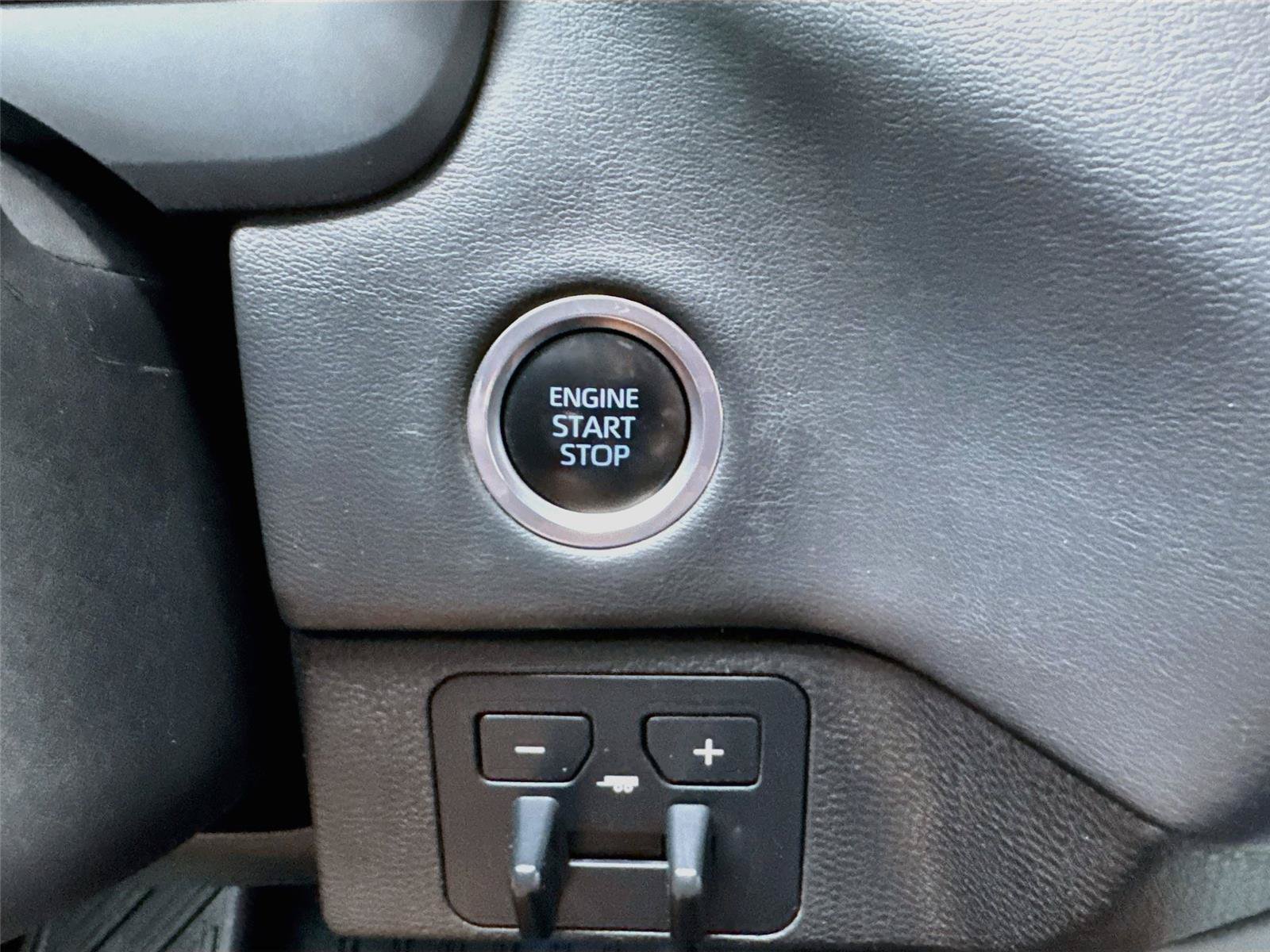 Used 2022 Toyota Tundra Platinum AWD/4WD image 12