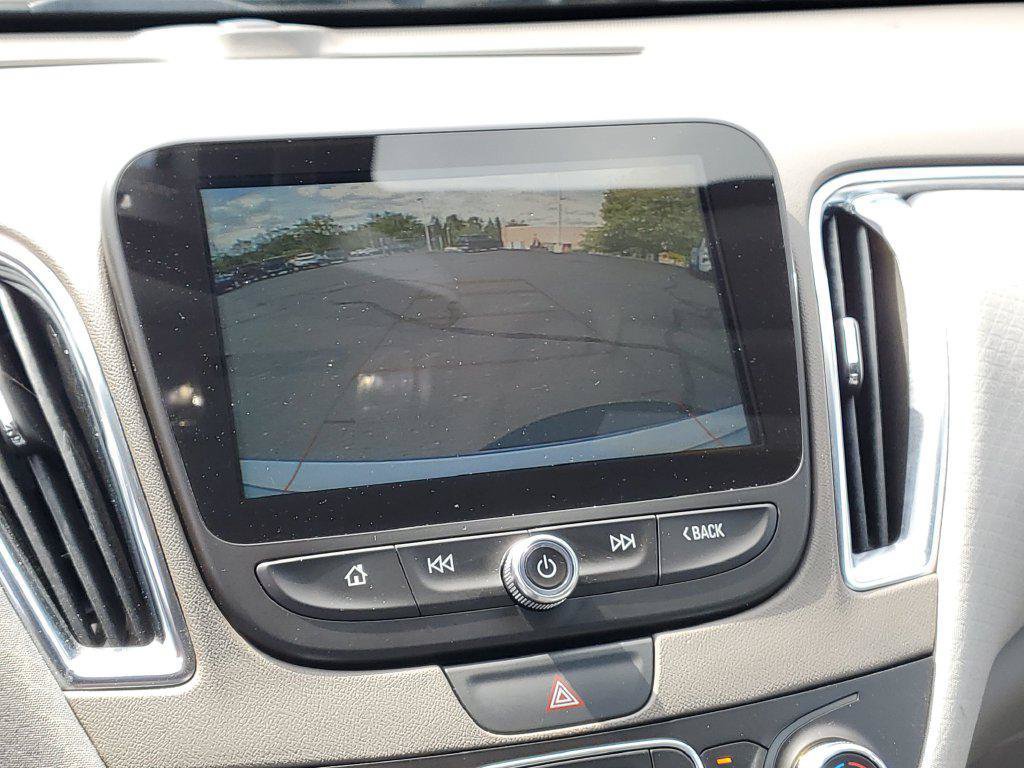 Used 2018 Chevrolet Malibu LT FWD image 15
